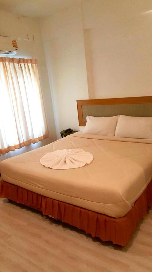 Polkadot Hostel Пхитсанулок Экстерьер фото