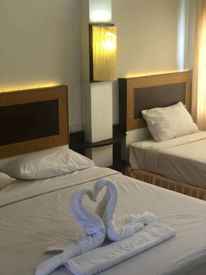 Polkadot Hostel Пхитсанулок Экстерьер фото