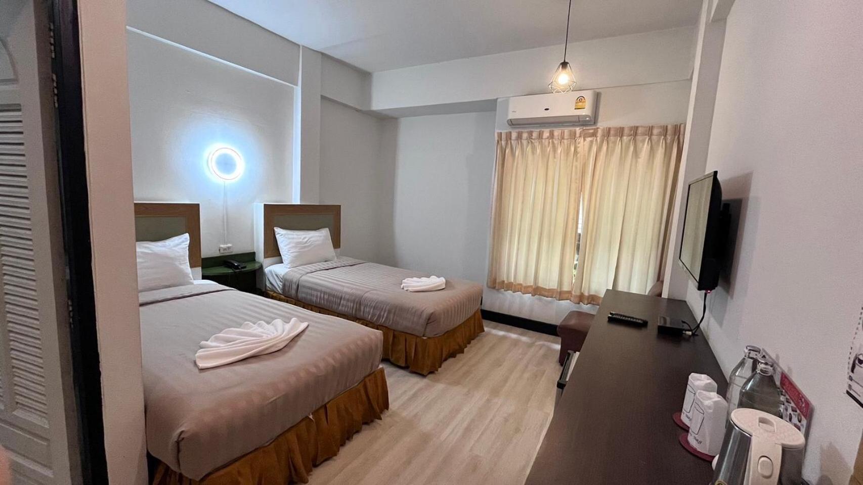Polkadot Hostel Пхитсанулок Экстерьер фото