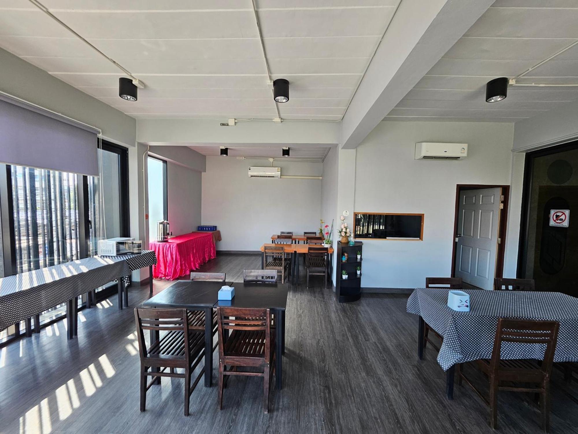 Polkadot Hostel Пхитсанулок Экстерьер фото