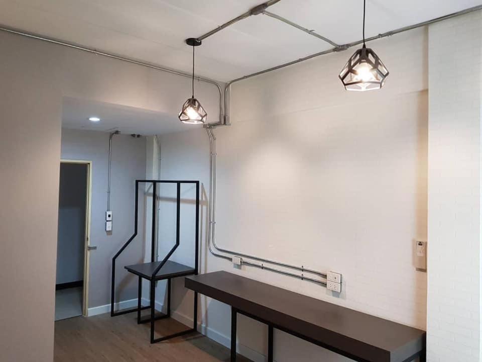 Polkadot Hostel Пхитсанулок Экстерьер фото